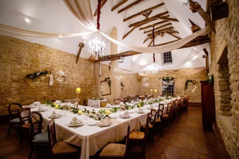 Célébrer son mariage dans le Périgord Noir : l’élégance d’un moment inoubliable à l'hôtel de l'abbaye.