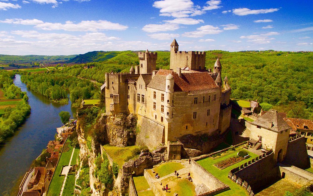 Beynac-et-Cazenac : le village médiéval incontournable